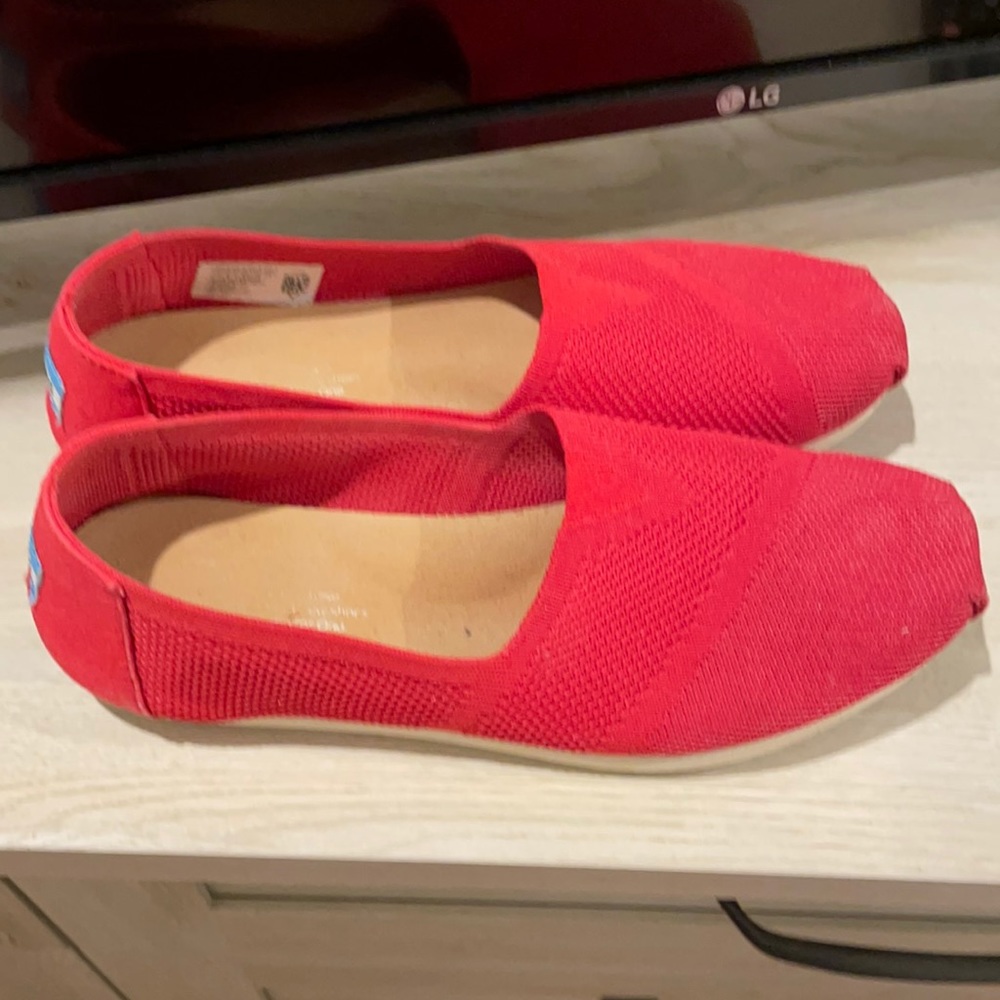 Tom’s red slip on’s